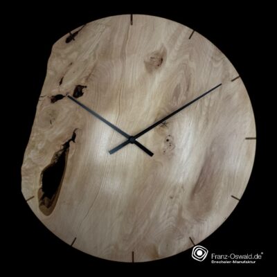 Holzuhr aus Weissbuche mit Naturrand links